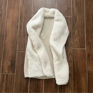 Sweater/fur vest size S
